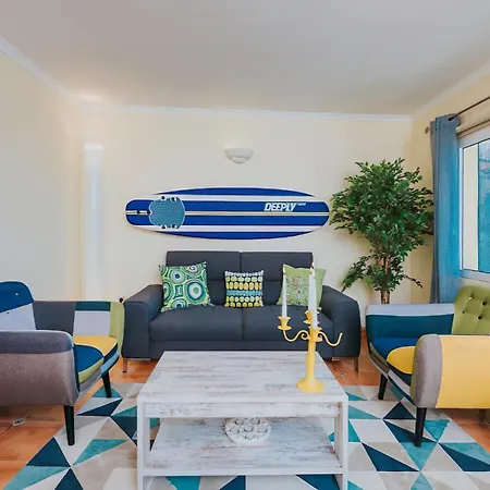 The Yellow House بيت للعطل