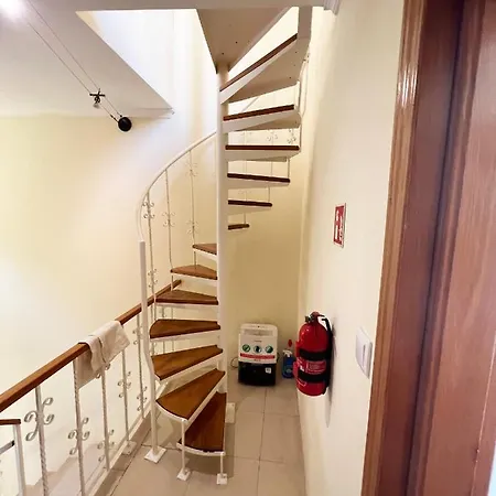 The Yellow House بيت للعطل