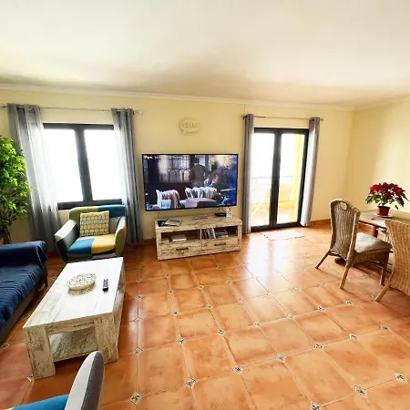 The Yellow House بيت للعطل *