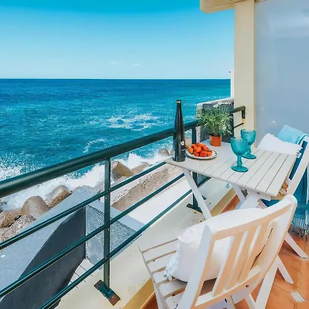 The Yellow House * Paul do Mar (Madeira)