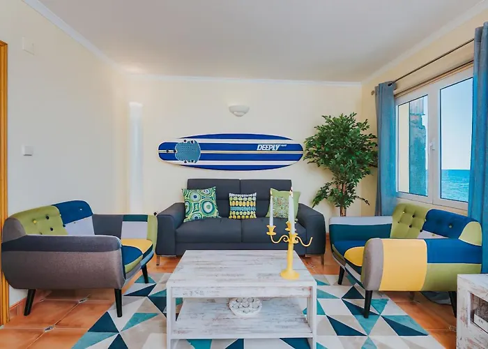 The Yellow House בית נופש