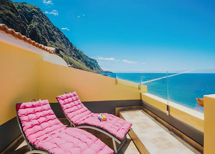 The Yellow House בית נופש