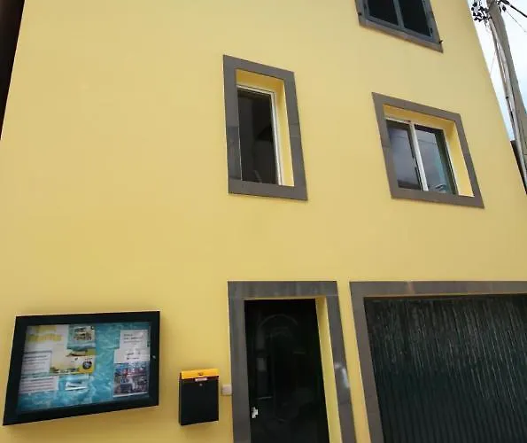 The Yellow House * Paul do Mar (Madeira)