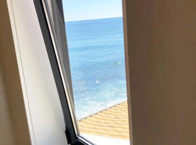 The Yellow House פול דו מאר