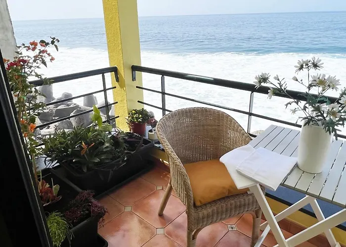 The Yellow House בית נופש *