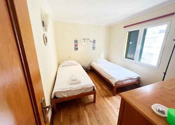 The Yellow House בית נופש